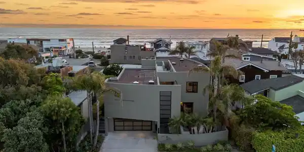 2402 Camino Del Mar