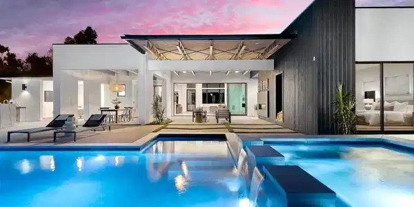 121 Avenida Esperanza