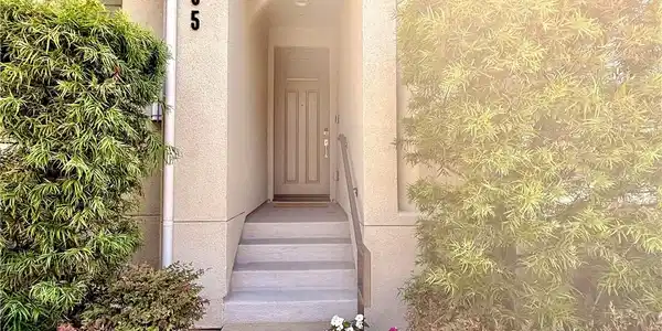 5550 Strand