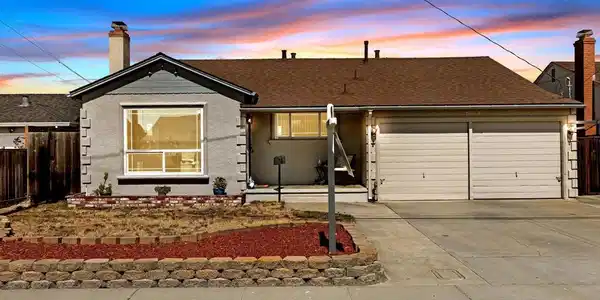 15344 Ruggles Street