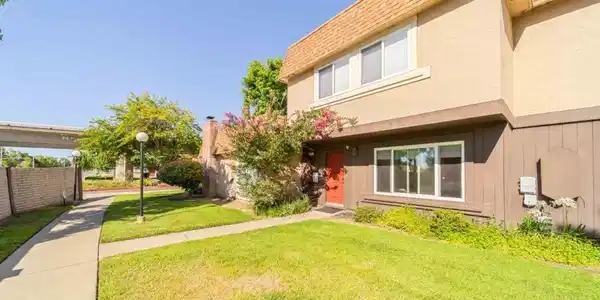 1748 Vancouver Green