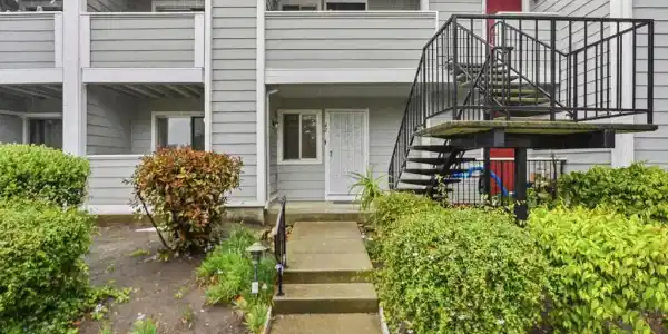 655 River Oak Way