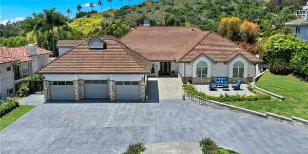 30927 Steeplechase Drive