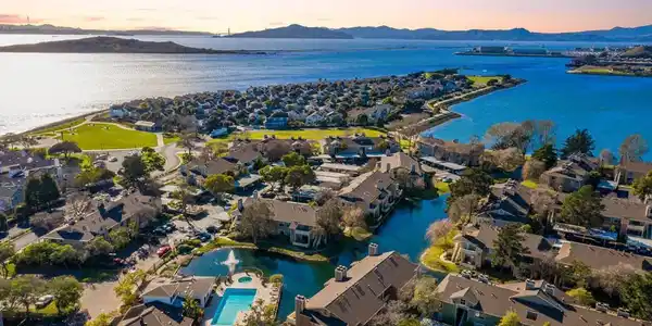 214 Bayside Ct