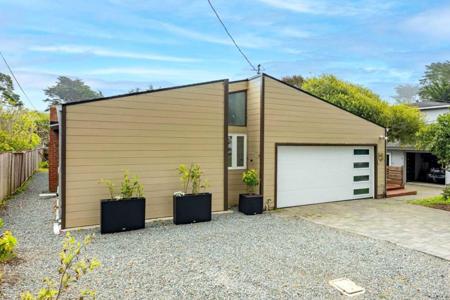 1161 Tamarind Street