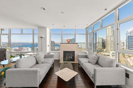 700 W Harbor