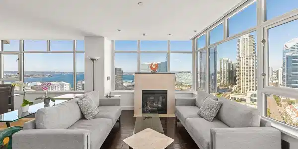 700 W Harbor