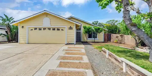 4002 Royal Links Ct