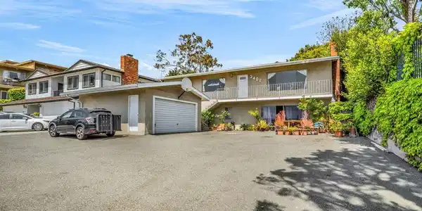 3402 S Centinela Avenue