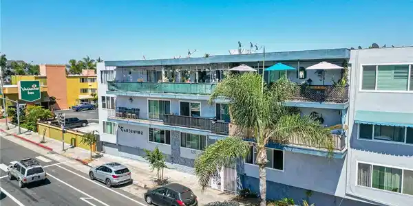 120 Alamitos Avenue