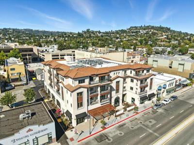 560 El Camino Real