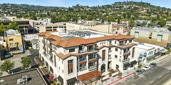 560 El Camino Real