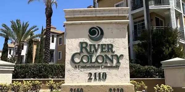 2220 Camino De La Reina
