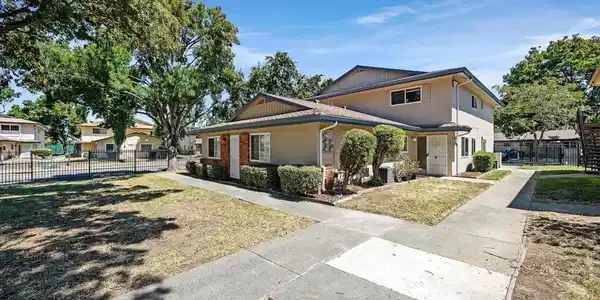 2101 Lemontree Way