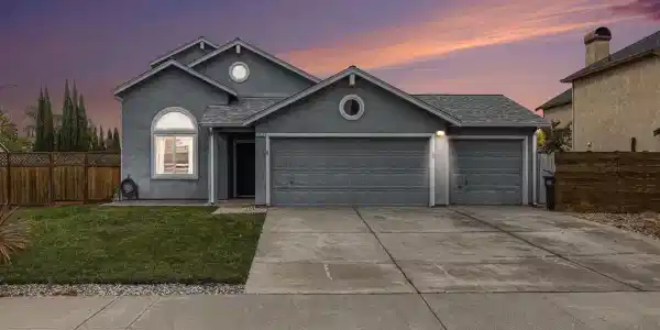1712 Domaine Way
