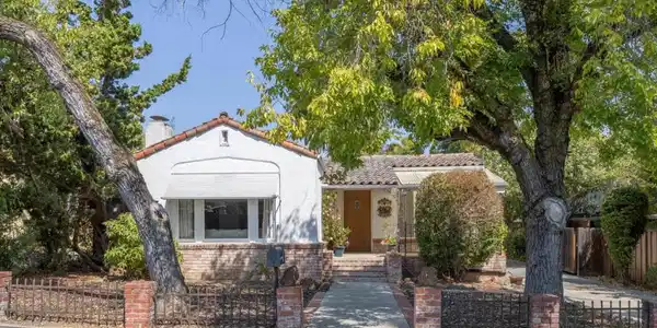 206 Scenic Drive
