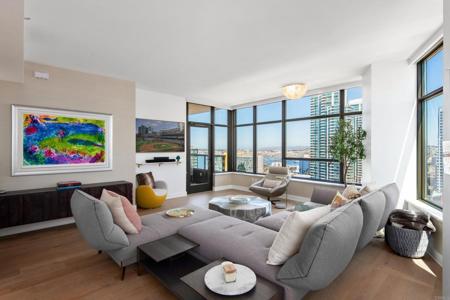 700 W E STREET