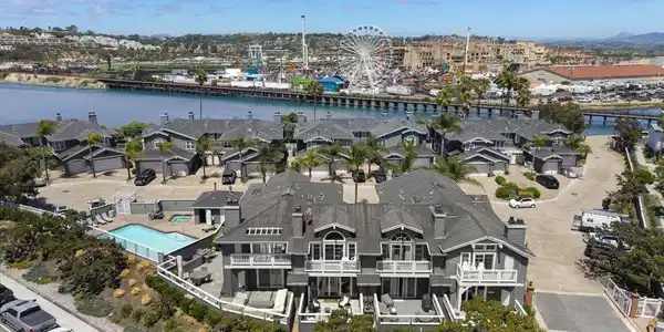 2921 Sandy Pointe