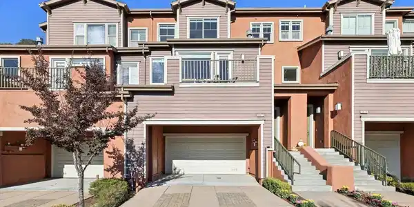 6472 Bayview Dr