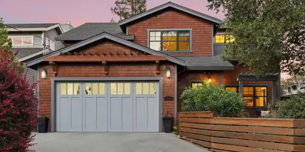 2067 Santa Cruz Avenue