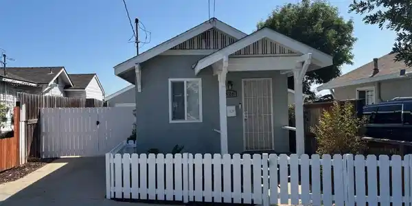 826 E Sunrise Boulevard