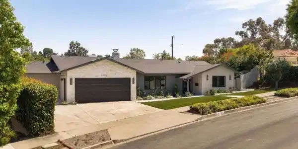 2215 Golden Cir