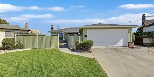 994 Crespi Dr