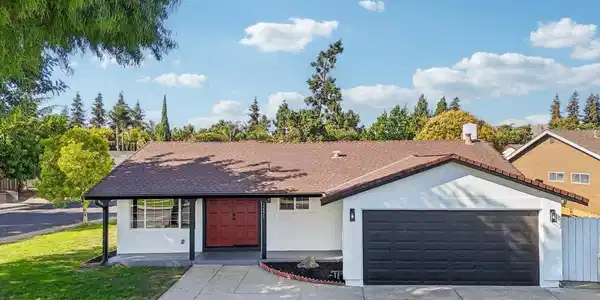32226 Crest Ln