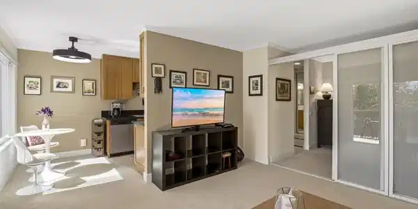 8581 Villa La Jolla Dr