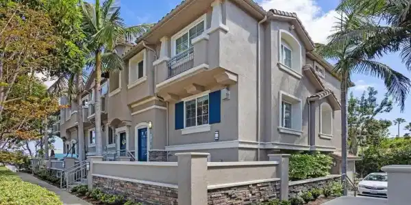 4007 Bluff View Way