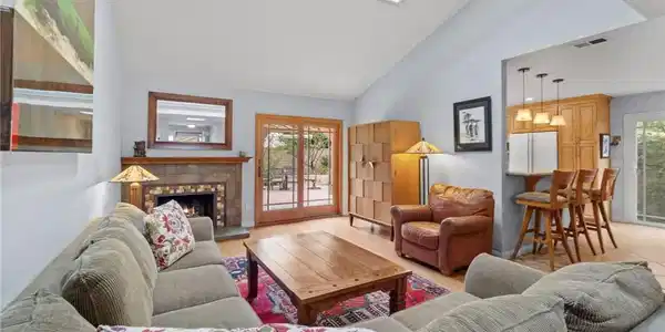 9911 Constitution Drive