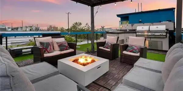 302 S Venice