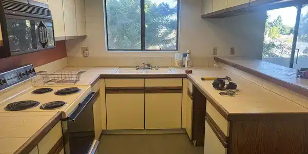 5000 S Centinela Avenue