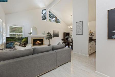 8121 Camelback Place