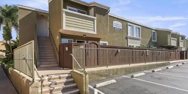 5252 Balboa Arms