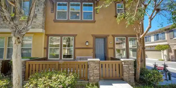 10653 Golden Willow