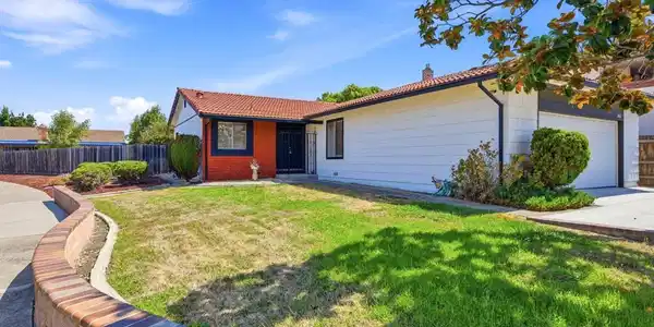 2467 Hibiscus Dr