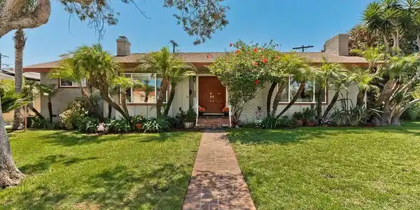 6154 W 75th Place