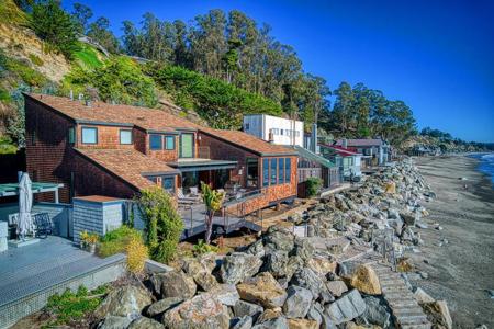 10 Potbelly Beach Road