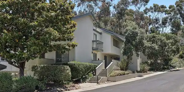 7049 Park Mesa