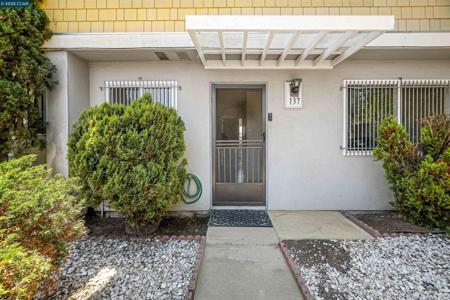 137 Nautilus Ct