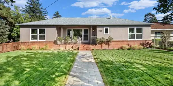 2105 Stratford Way