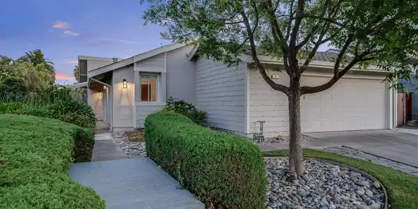 86 Snyder Way