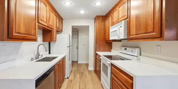 605 Center Ave