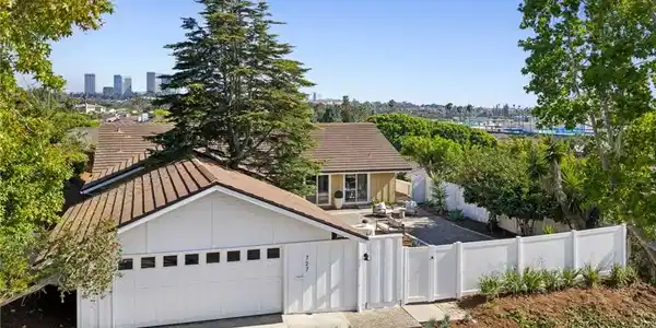 727 Bellis Street
