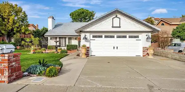 790 Britannia Dr.