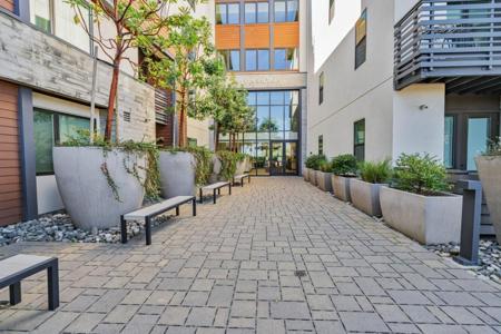 400 El Camino Real