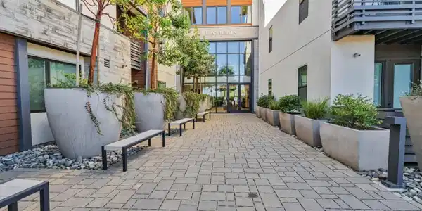 400 El Camino Real