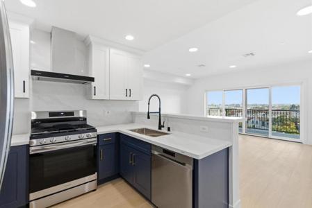 560 El Camino Real