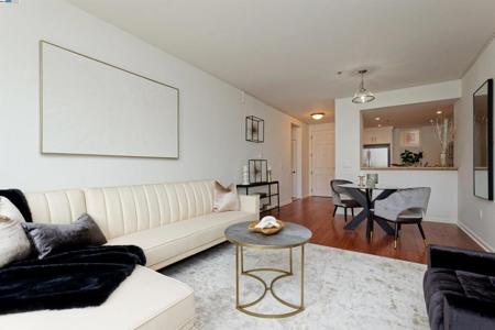 301 Crescent Ct
